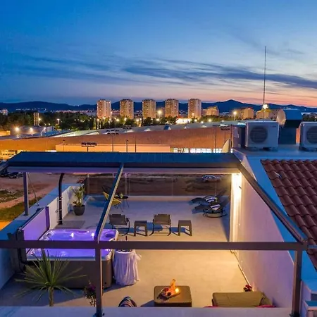 I Penthouse 2 Mit Dachterrasse & Jacuzzi * 자다르