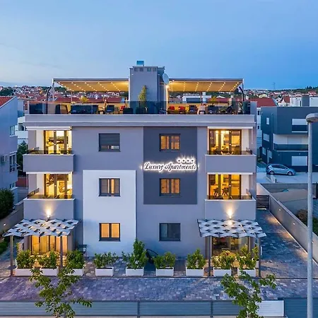 I Penthouse 2 Mit Dachterrasse & Jacuzzi * 자다르