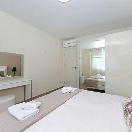 I Penthouse 2 Mit Dachterrasse & Jacuzzi * 자다르