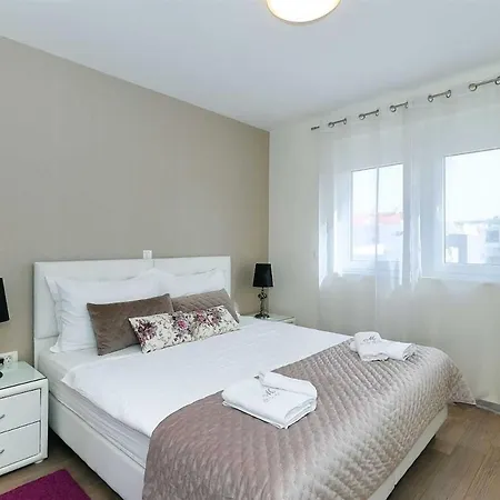 I Penthouse 2 Mit Dachterrasse & Jacuzzi Apartment *