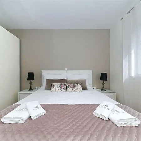I Penthouse 2 Mit Dachterrasse & Jacuzzi 아파트 *